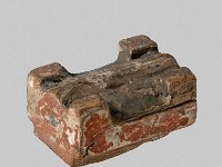 Aeg H 30  Aeg H 30, Spätzeit, Kapellendach einer Ptah-Sokar-Osiris-Statuette, Holz, bemalt, L 6,7 cm, B 5,5 cm, H 3,6 cm